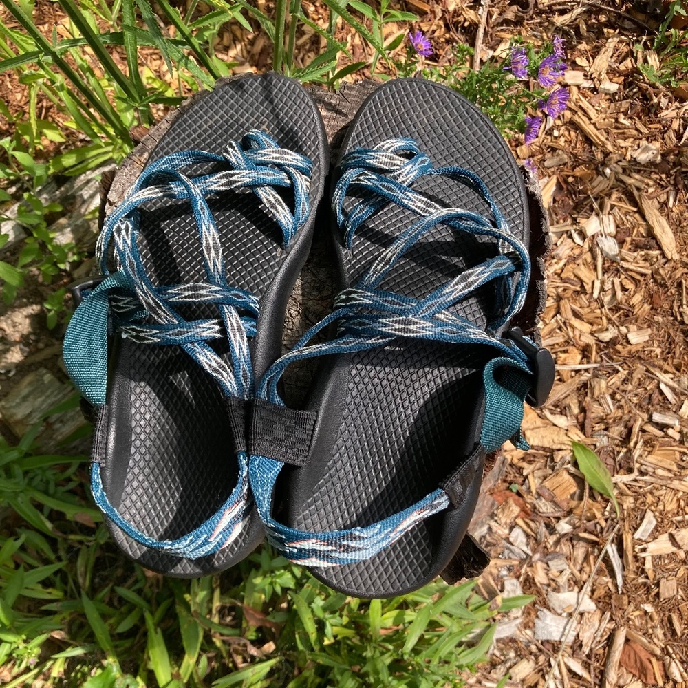 Chaco strappy blue water shoes/sandals women's size 9